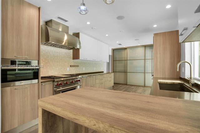 Building Photo - 11905 SW 67th Ave