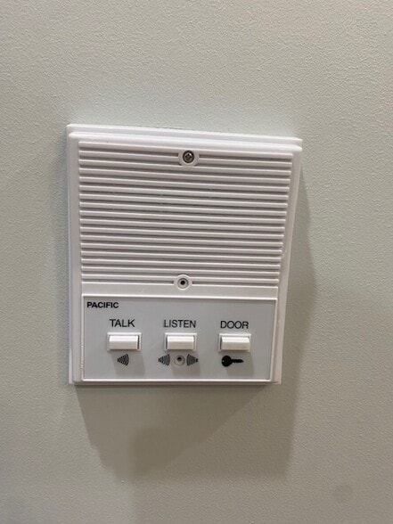 Intercom/Door Buzzer - 1305 E 69th St