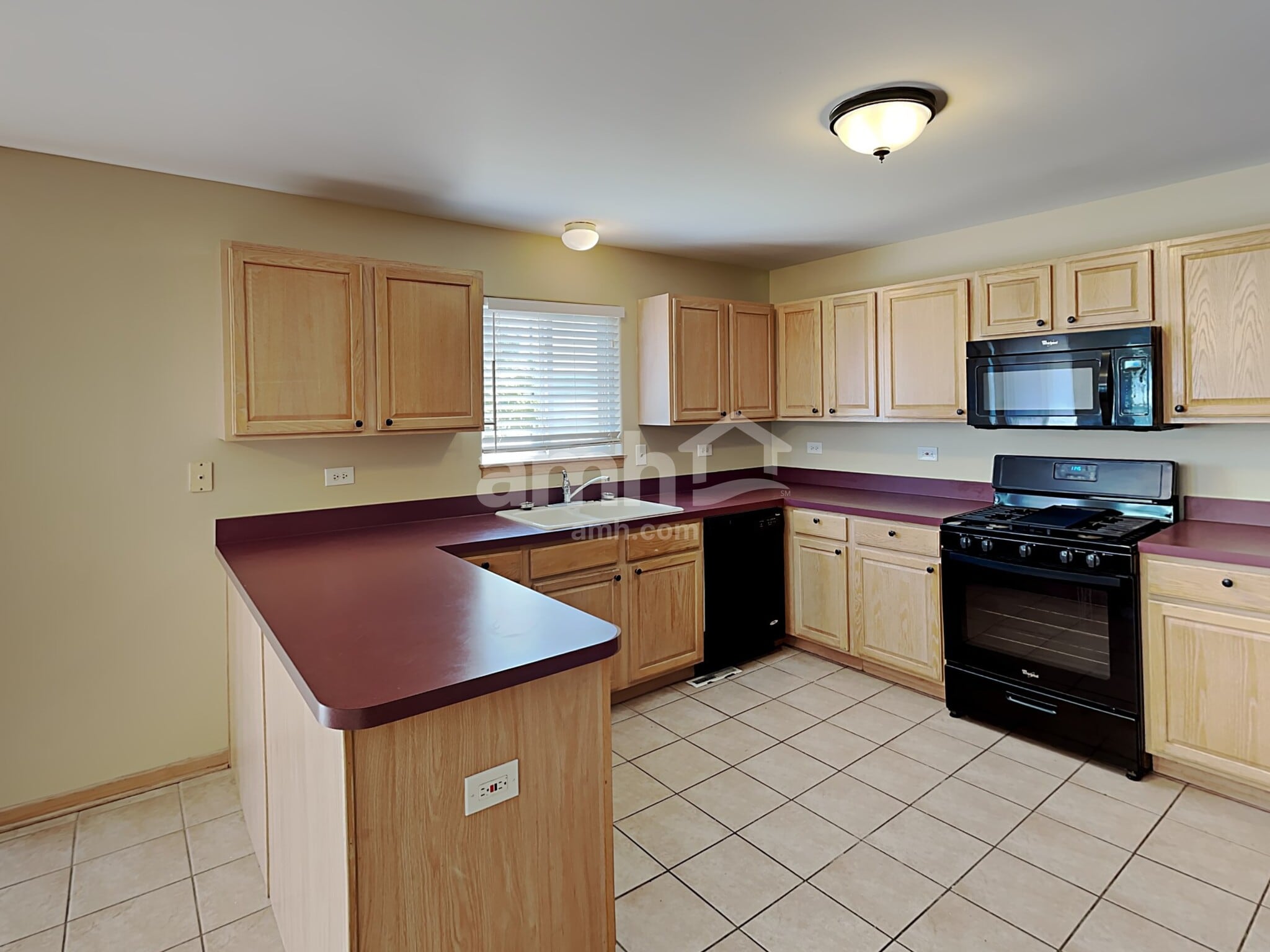 Building Photo - 916 Mazalin Dr