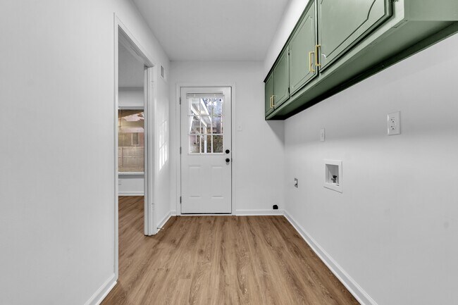 Building Photo - 8439 River Glen Dr