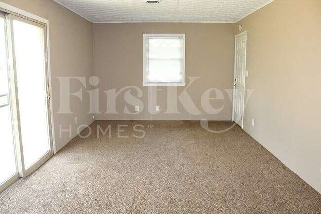 Building Photo - 4455 Stuart Dr
