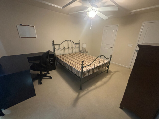 Building Photo - Room in Townhome on Sangre De Cristo Dr
