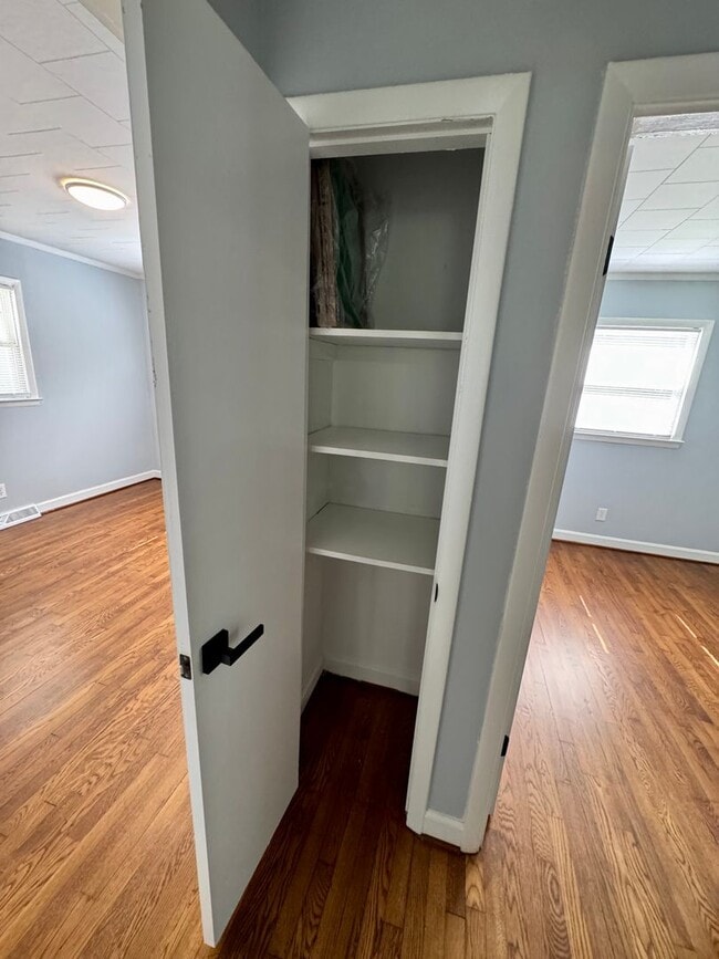 Building Photo - Move-in Ready!