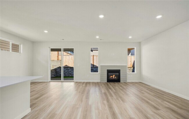 Building Photo - 5970 Thornhill Ave SW