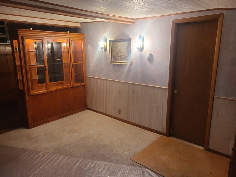 Family room or 3rd bedroom - 908 West Ave