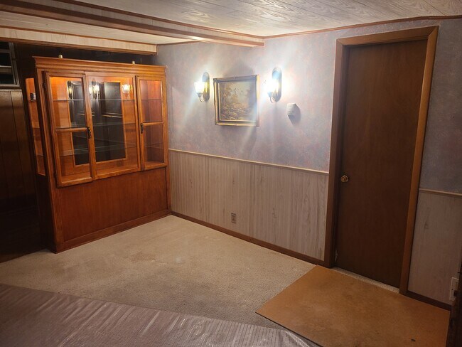 Family room or 3rd bedroom - 908 West Ave
