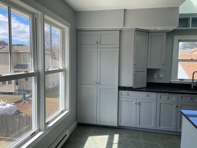 Building Photo - 16 Taft St