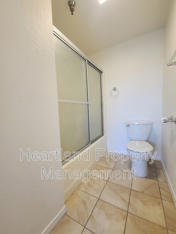 Building Photo - 1170 Decker St