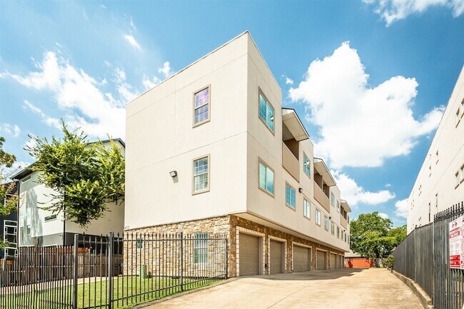 Primary Photo - 4713 Virginia Ave