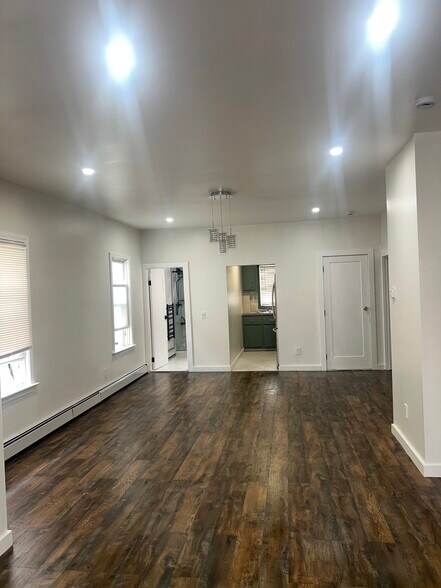 Building Photo - 171 Crapo St