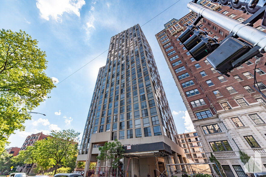 Building Photo - 345 W Fullerton Pky