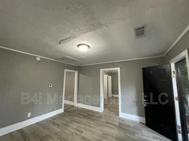 Building Photo - 119 Chandler Cir SE