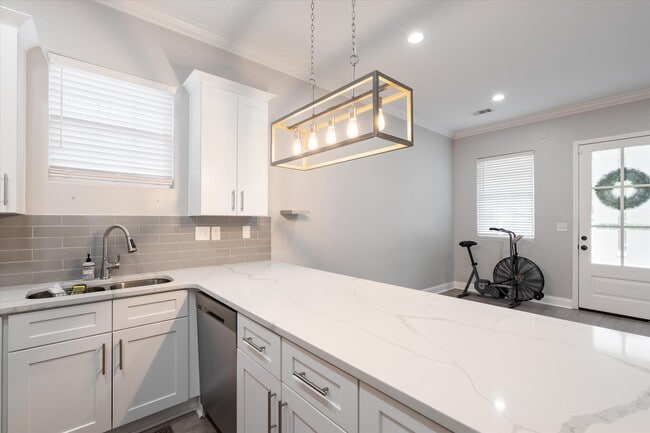 Building Photo - 385 Williford St