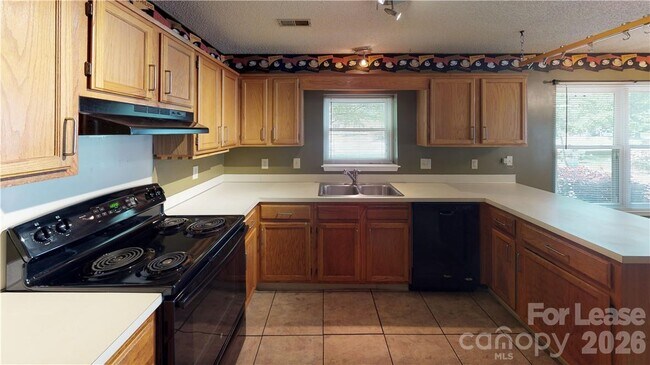 Building Photo - 13906 Glendevon Ct