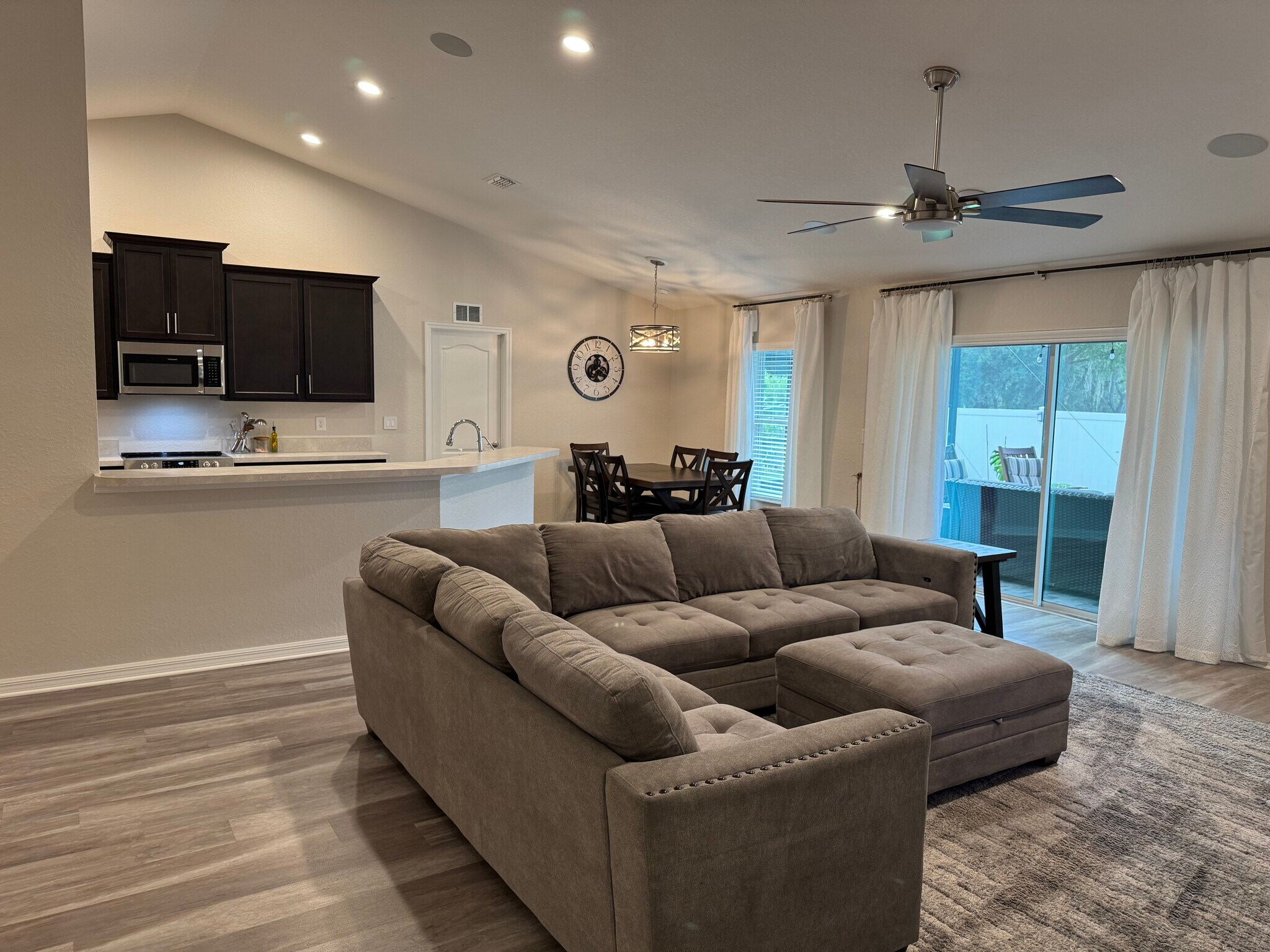 Building Photo - 244 Whispering Oaks Way