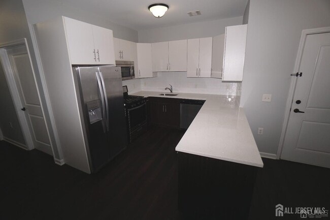 Building Photo - 475 Avenel St