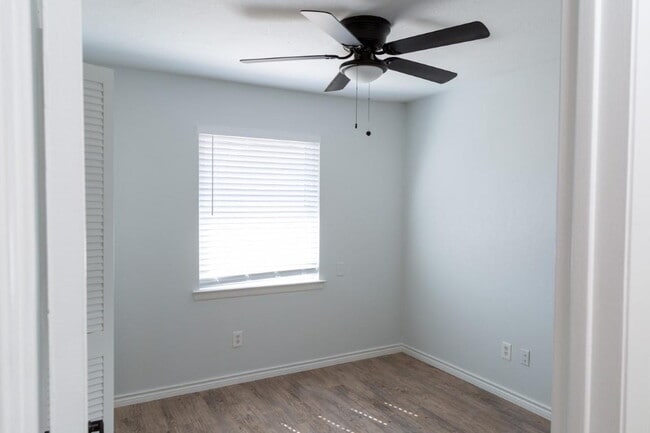 Building Photo - 2333 Seabreeze Dr