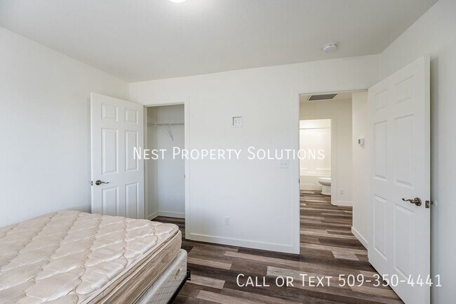 Building Photo - 2705 W Marina Dr