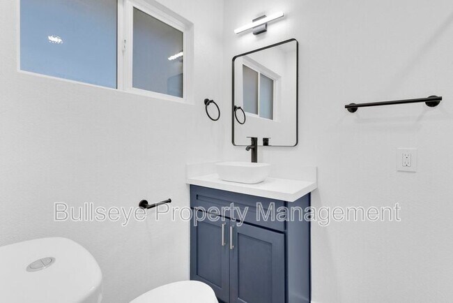 Building Photo - 3138 W Elm St