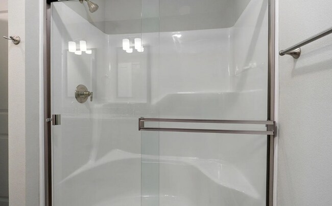 Building Photo - Like New 3 Bedroom Home - Hills of Olde Savannah