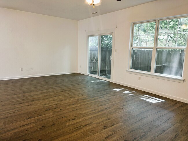 Building Photo - 248 Craftsman Cir