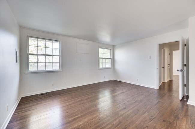 Building Photo - Amazing price for a rental in this area!