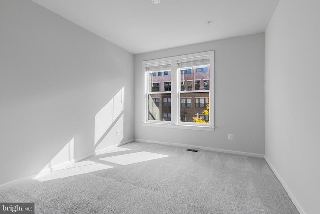 Building Photo - 45114 Kincora Dr