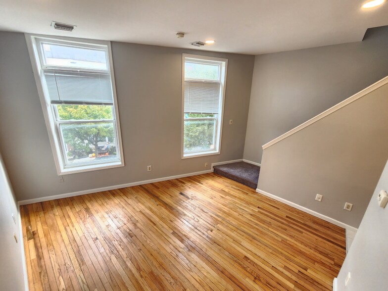 Building Photo - 930 E Passyunk Ave