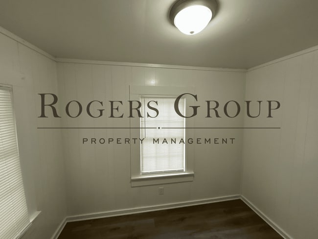 Building Photo - 803 Roberson St