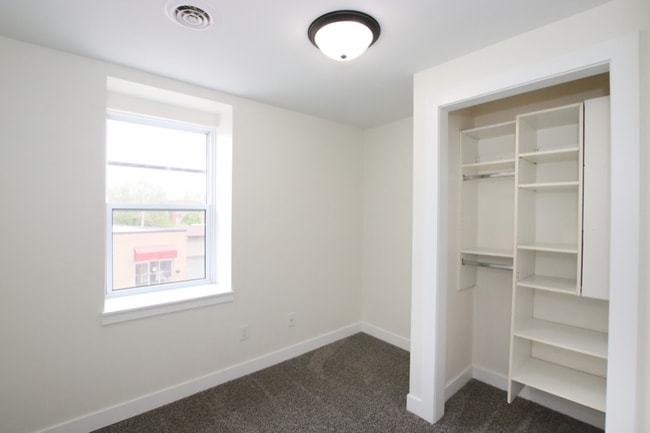 Building Photo - 10 Fond Du Lac St