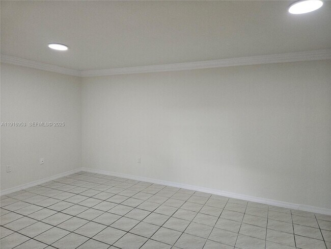 Building Photo - 311 W Park Dr