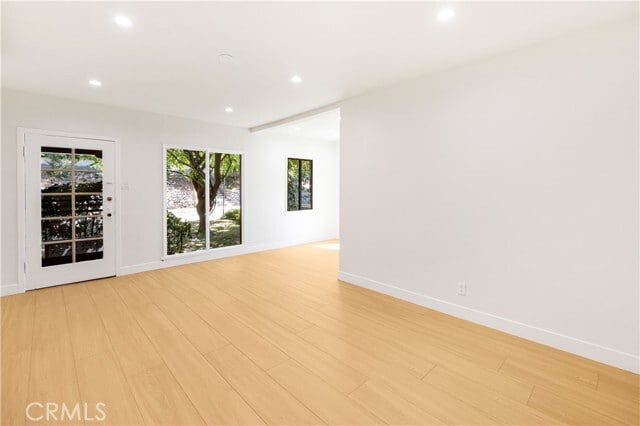 Building Photo - 2087 Lilac Ln