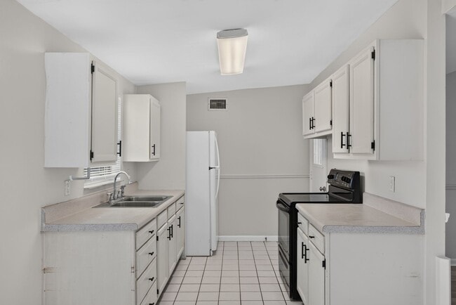 Building Photo - 87 Saratoga Cir S
