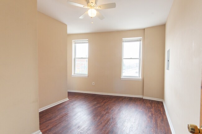 Building Photo - 2332 Frankford Ave