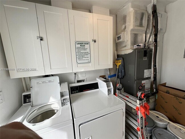 Building Photo - 514 NE 4th Ave