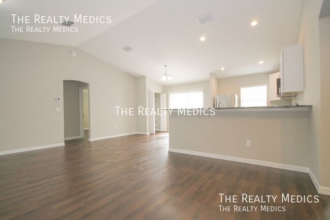 Building Photo - 14 Juniper Way Ln