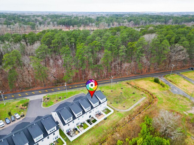 Building Photo - Luxury Townhome for Rent near Regent!