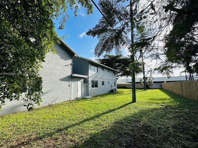 Building Photo - 414 SE 14th St