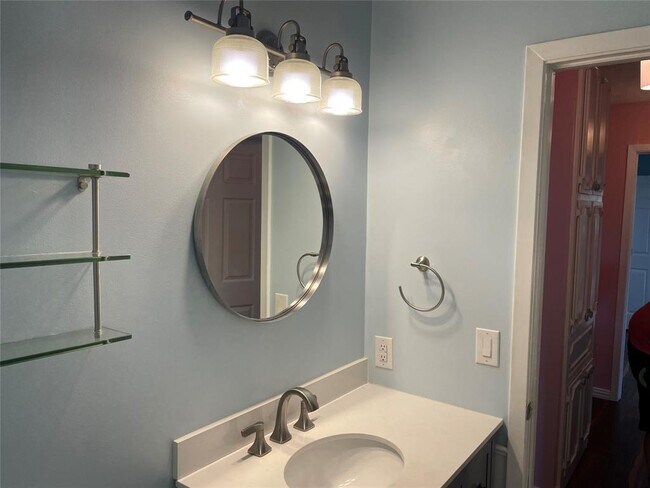 Building Photo - 2404 N Shields Dr