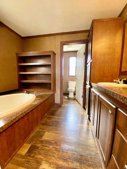 Building Photo - 415 Mostyn Ln