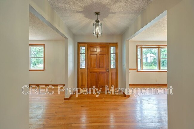 Building Photo - 1132 Children Rd