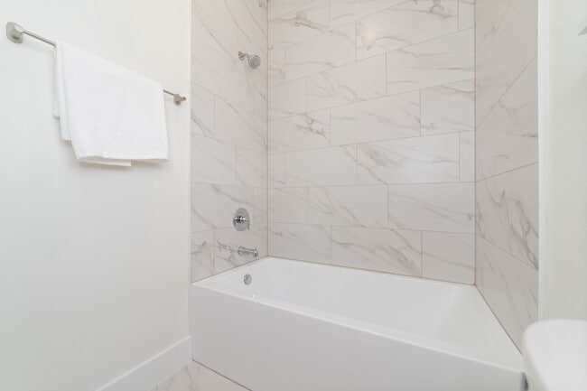 Building Photo - 11916 S Hoa Sen Cir