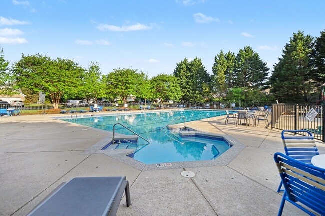 Building Photo - 5518 Stowe Derby Dr