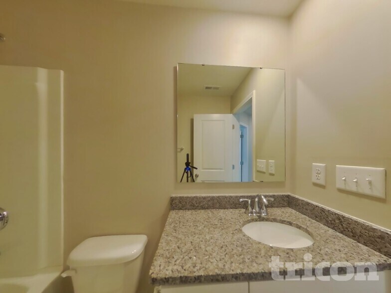 Building Photo - 518 Sylvia St