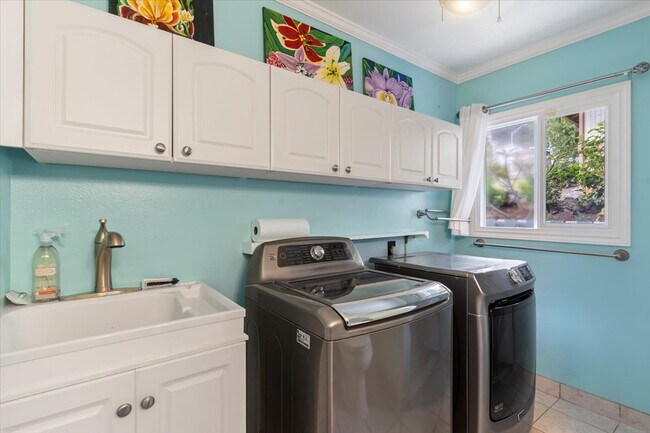 Building Photo - 460 Polulani Dr