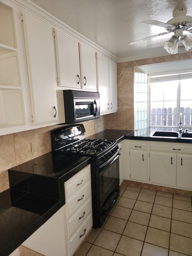 Building Photo - 3 Bedroom 2 Bathroom Single Family home in Rincon Valley with A/C and RV parking