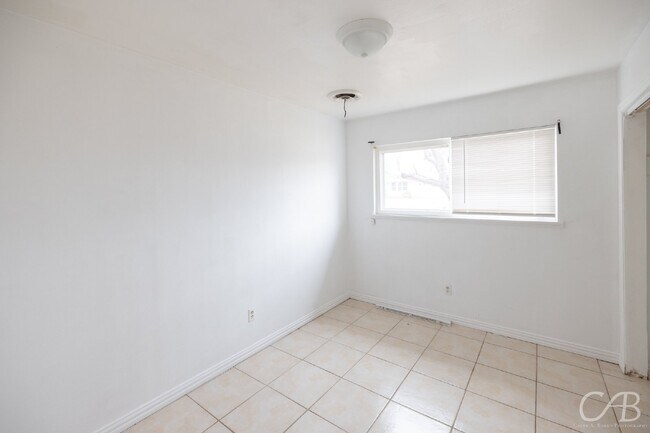 Building Photo - 2902 Bennett Dr