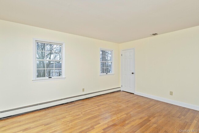 Building Photo - 451 River Rd