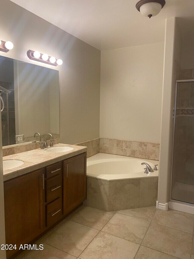 Building Photo - 5350 E Deer Valley Dr