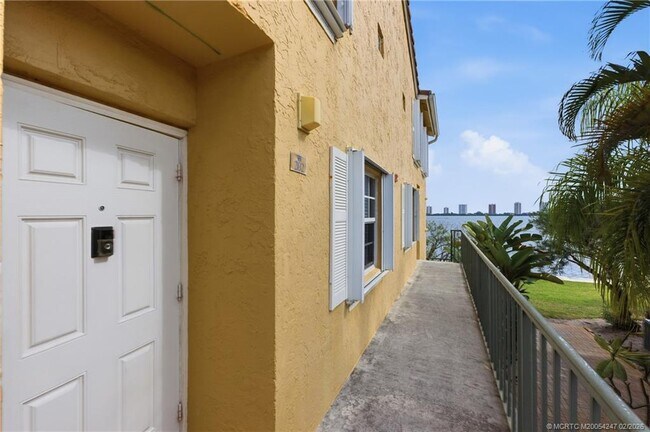 Building Photo - 1155 Lake Shore Dr